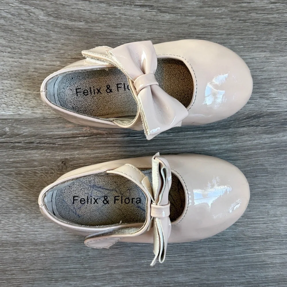 Felix & Flora cream bow flats